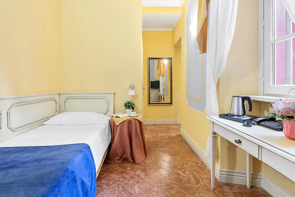 Single Room — Hotel Cannobio