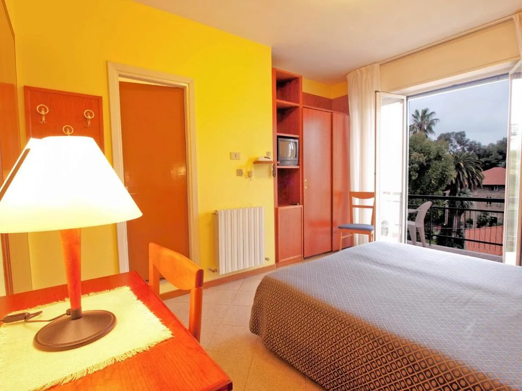 Single Room — Hotel Capri