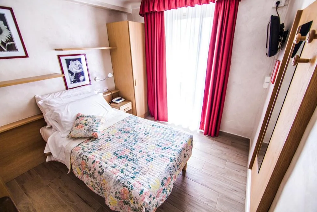 Single Room — Hotel Centro