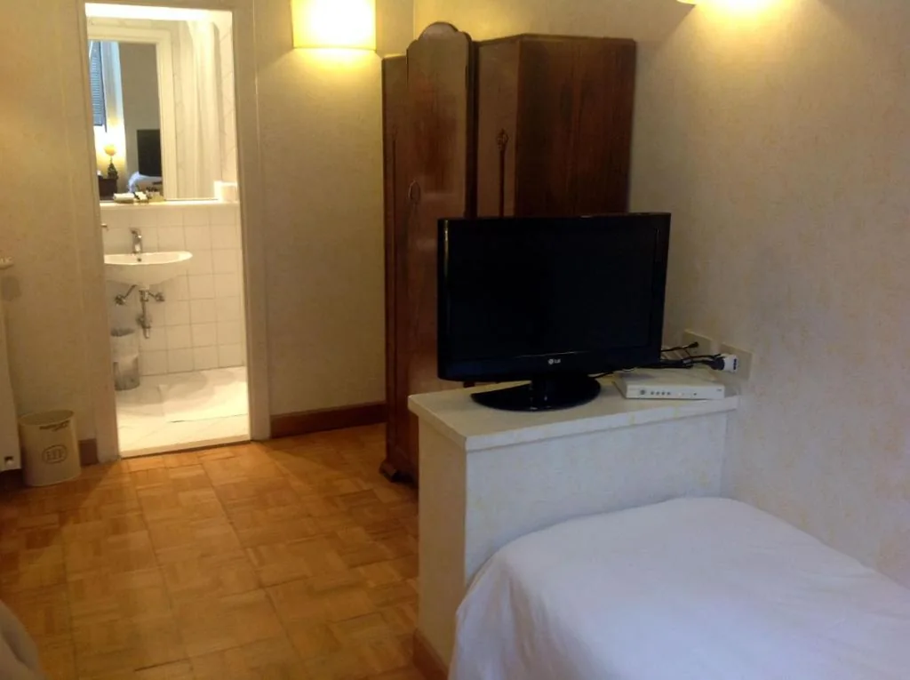 Single Room — Hotel Fontana
