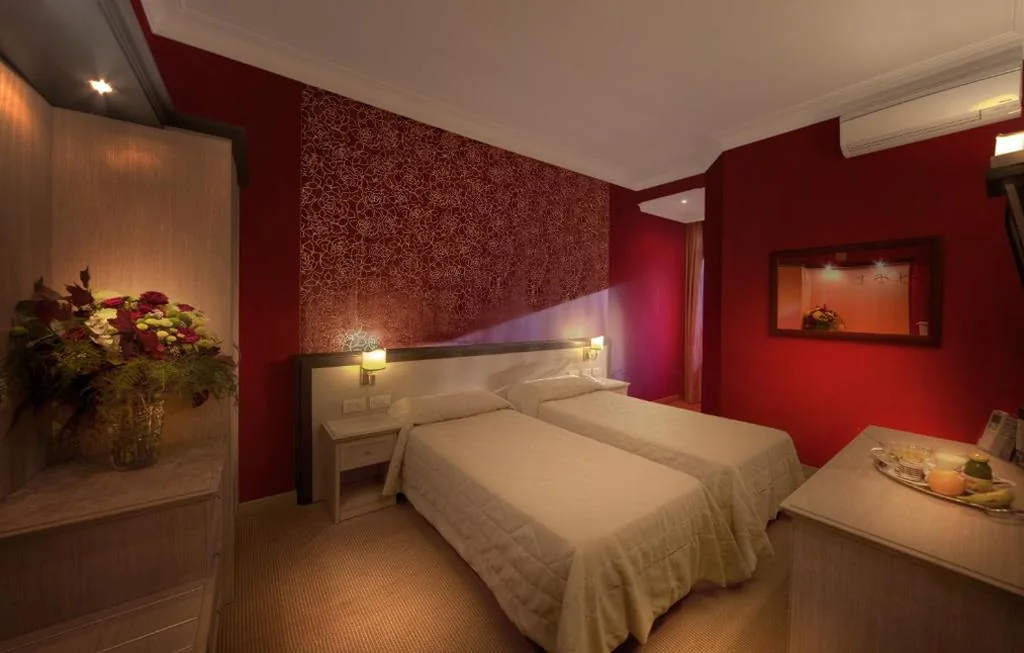 Single Room — Hotel Galileo