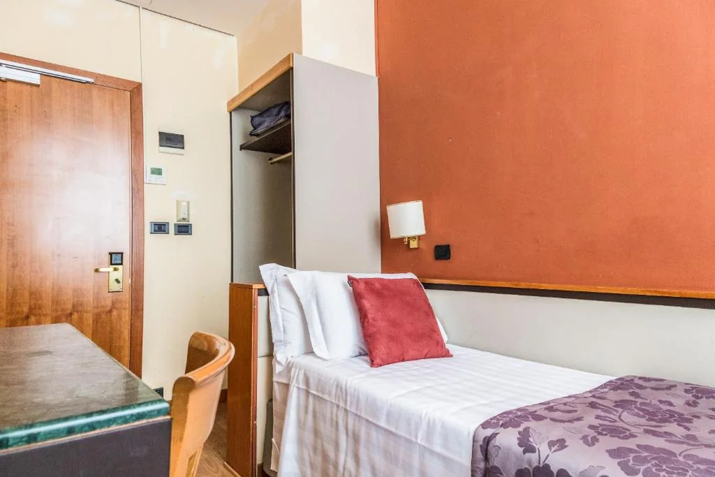 Single Room — Hotel Giolli Nazionale