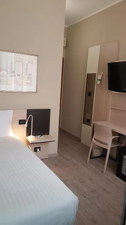 Single Room — Hotel Gran Torino