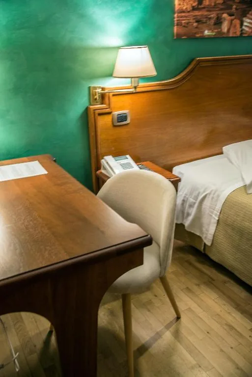 Single Room — Hotel Kent