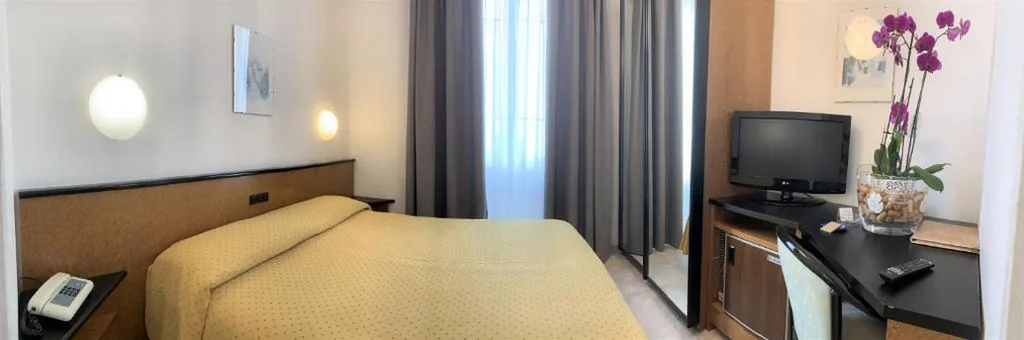 Single Room — Hotel Lamberti