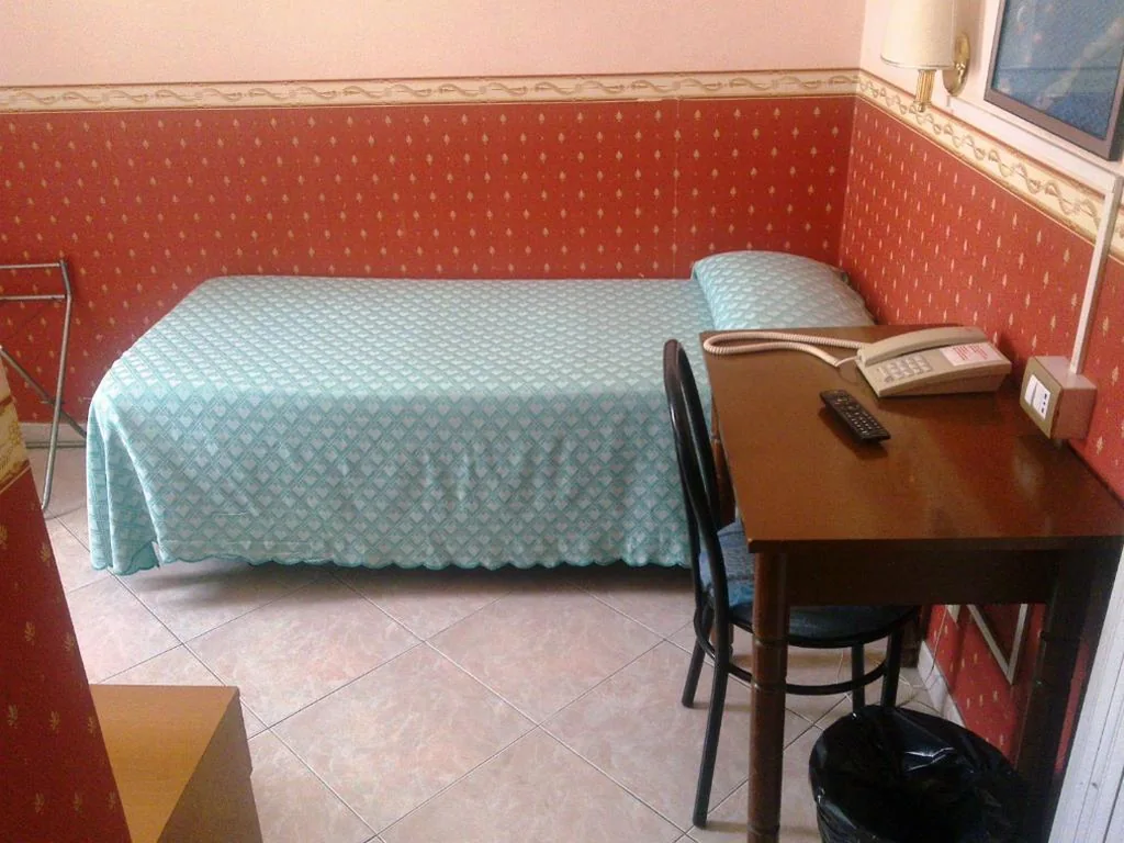 Single Room — Hotel Lazzari
