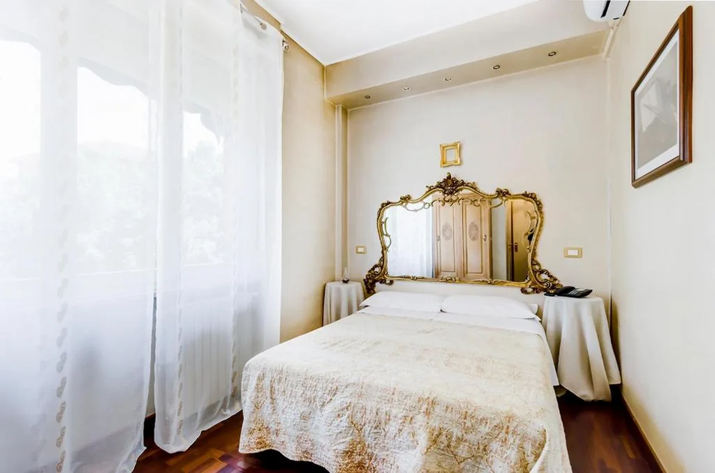 Single Room — Hotel Original