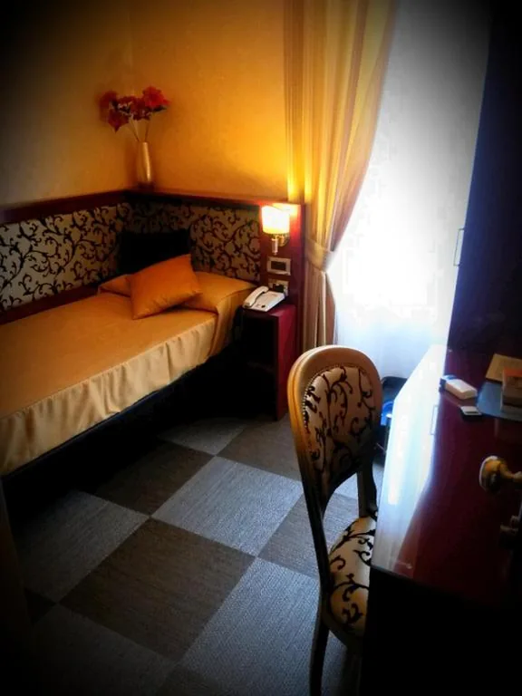 Single Room — Hotel Romano