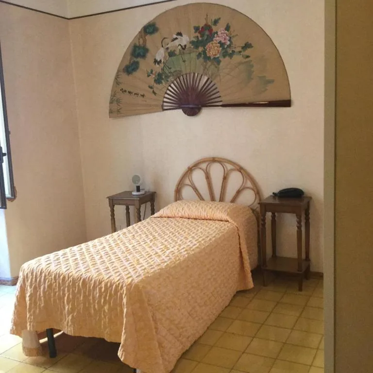 Single Room — Hotel Touring