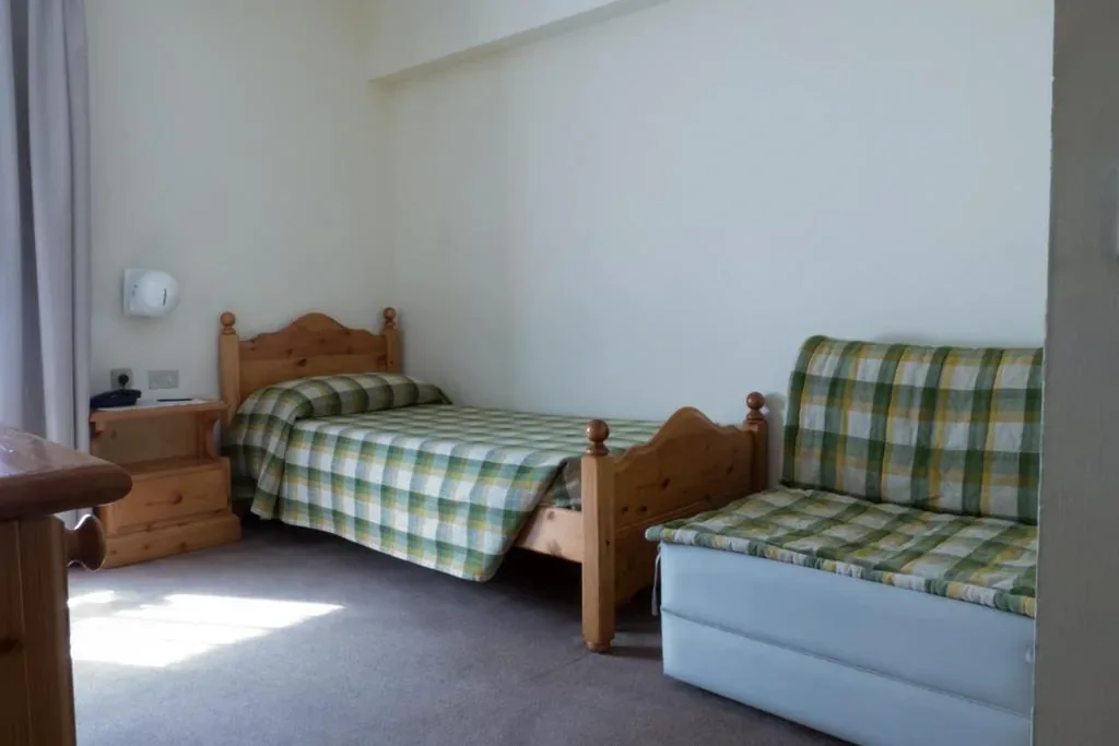 Single Room — Hotel Valdotain