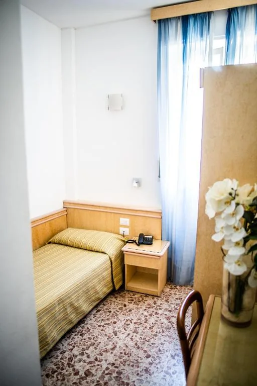 Single Room — Hotel West End