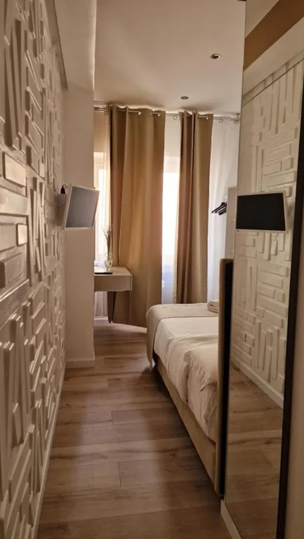 Single Room — Living