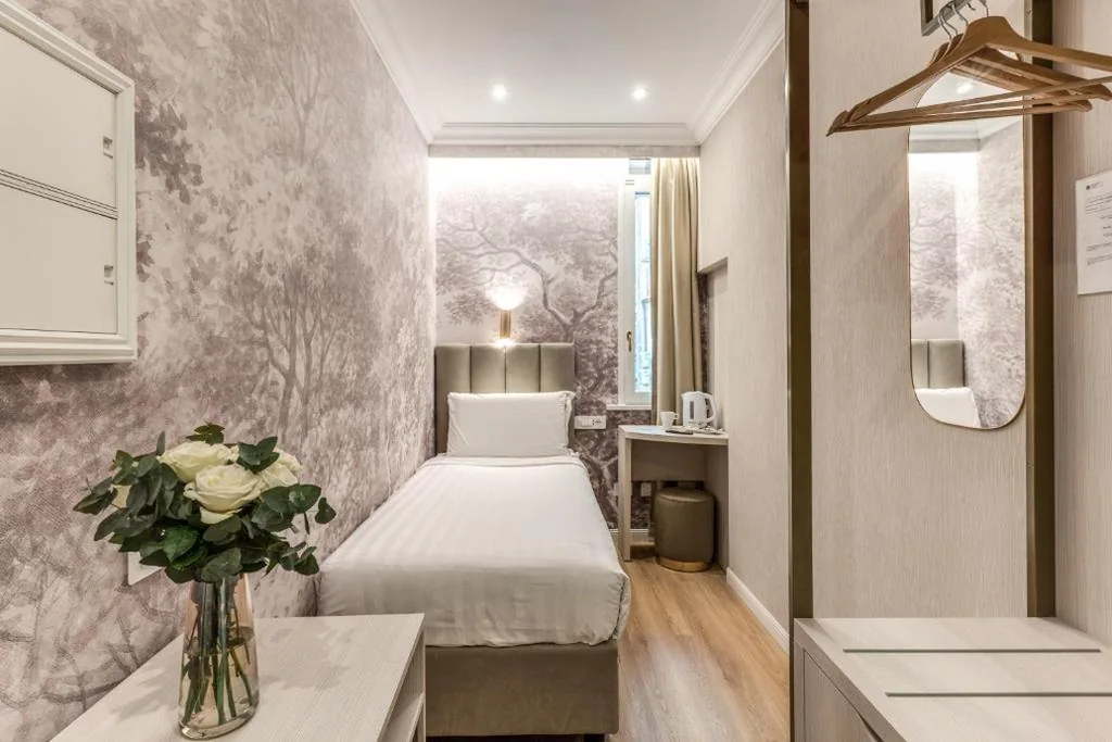 Camera Singola — Lumi Hotel