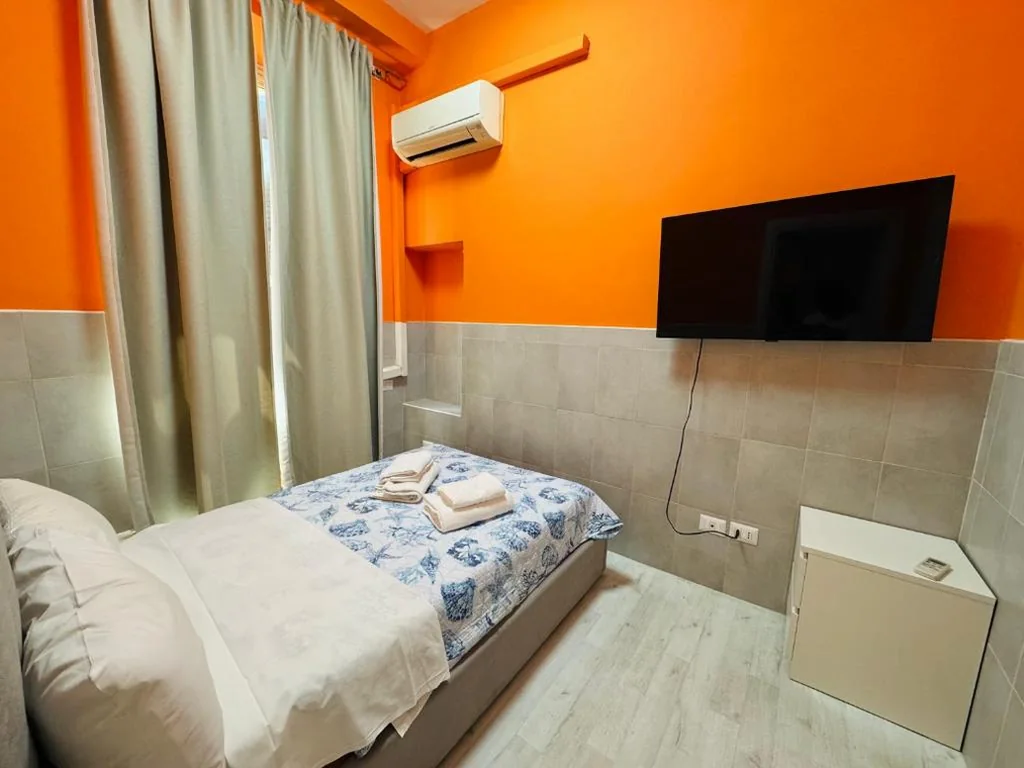 Single Room — Oscar Rooms