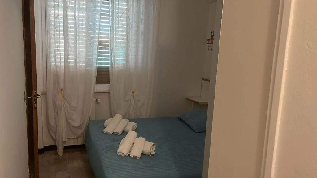 Small Single Room — Hotel Villa Nicole