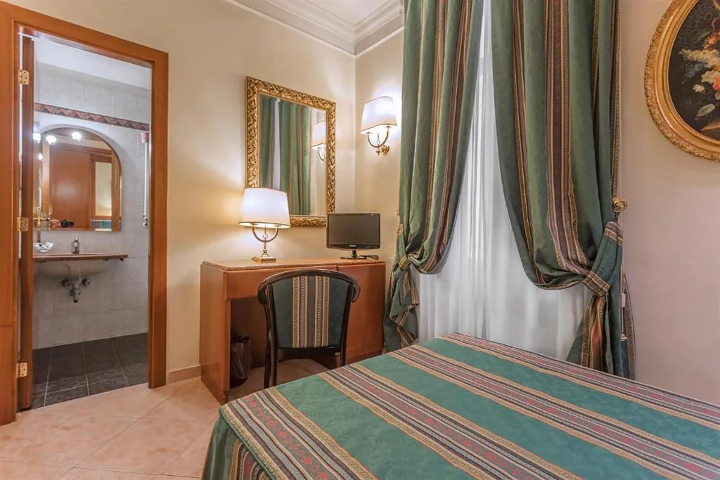 Camera Singola — Raeli Hotel Luce
