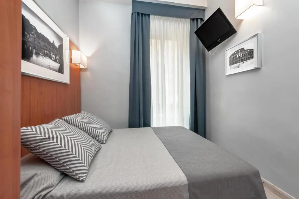 Single Room — Reyes Suite & Rooms