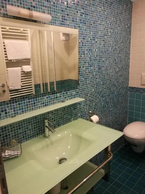 Single Room — Rock Garden