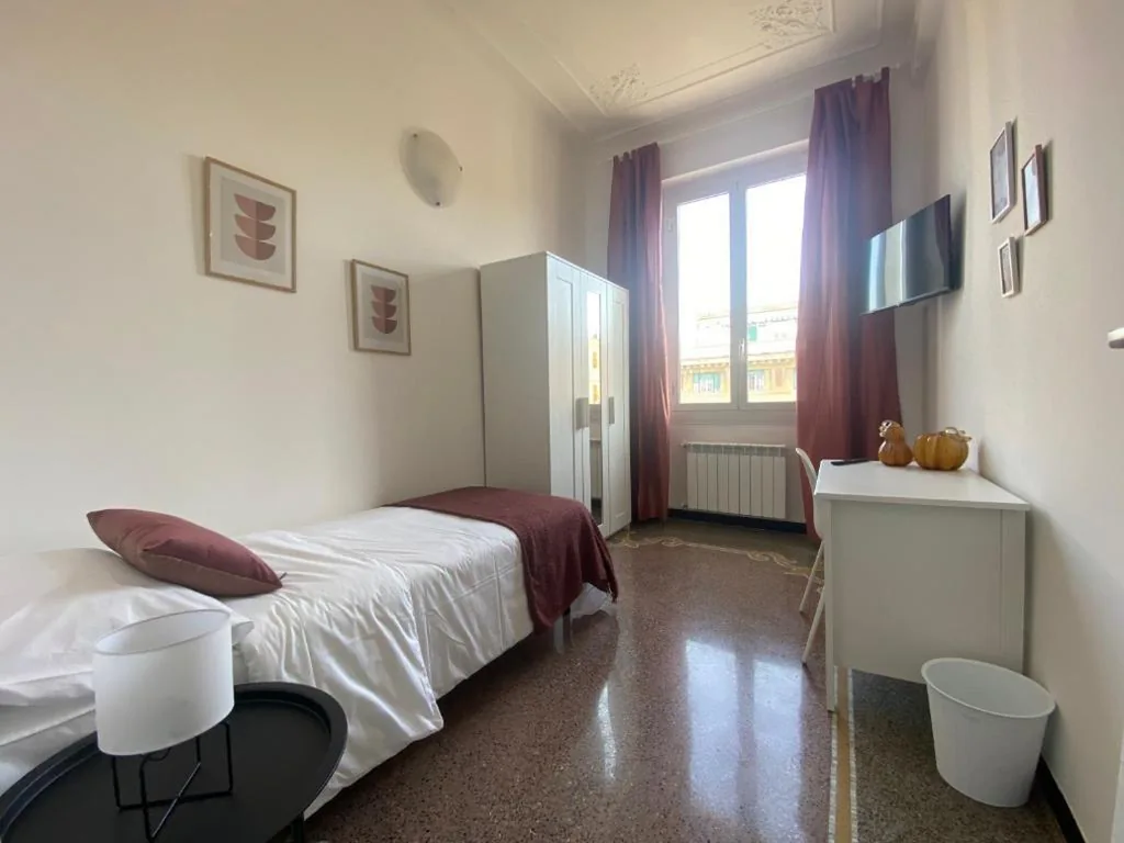 Standard Single Room with Shared Bathroom — CASA AMEDEO