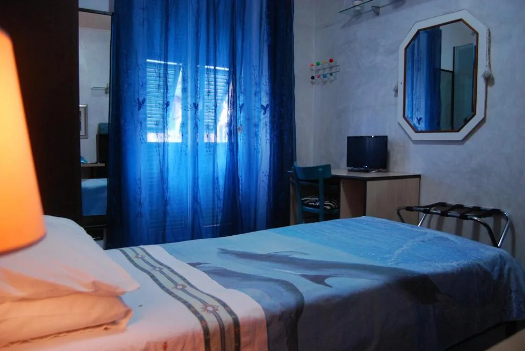 Standard Single Room with Shared Bathroom — Casa MaMa Guesthouse