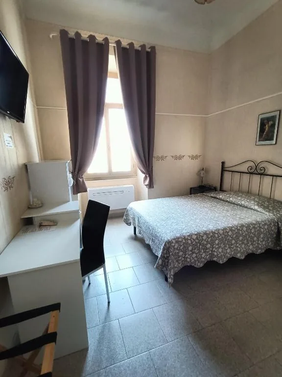 Camera Singola Standard con Bagno in Comune — Rossi Hotel
