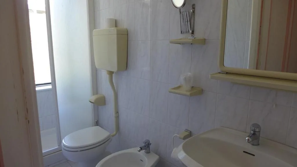 Standard Single Room with Shower — Bed and Breakfast Gioiello