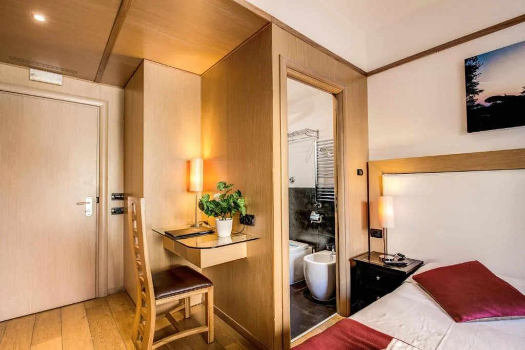 Standard Single Room — Ginevra Palace Hotel
