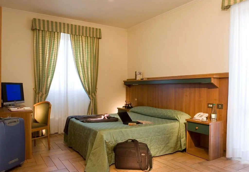 Standard Single Room — Hotel Castle