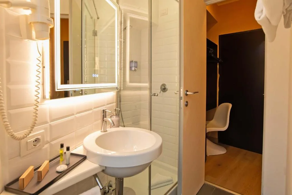 Standard Single Room — Hotel Elite