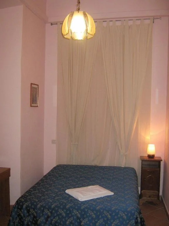 Standard Single Room — Hotel Ferraro