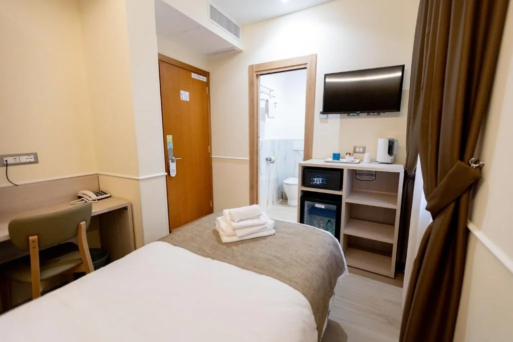 Standard Single Room — Hotel Maximus