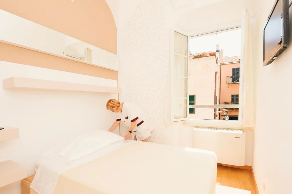 Standard Single Room — Hotel Melograno
