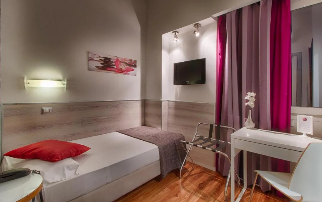 Standard Single Room — Hotel Raganelli