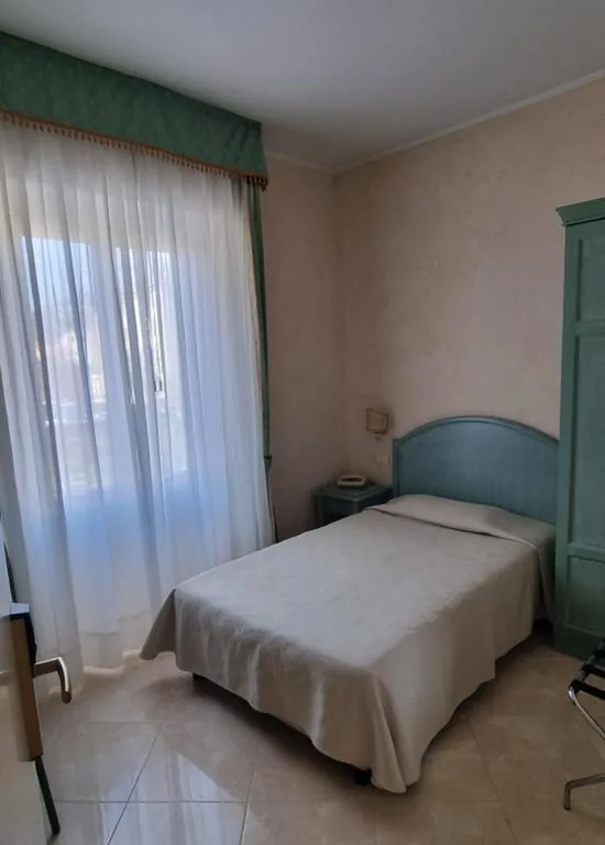 Camera Singola Standard — Hotel Riviera 3 Stelle con piscina estiva gratuita e garage a pagamento