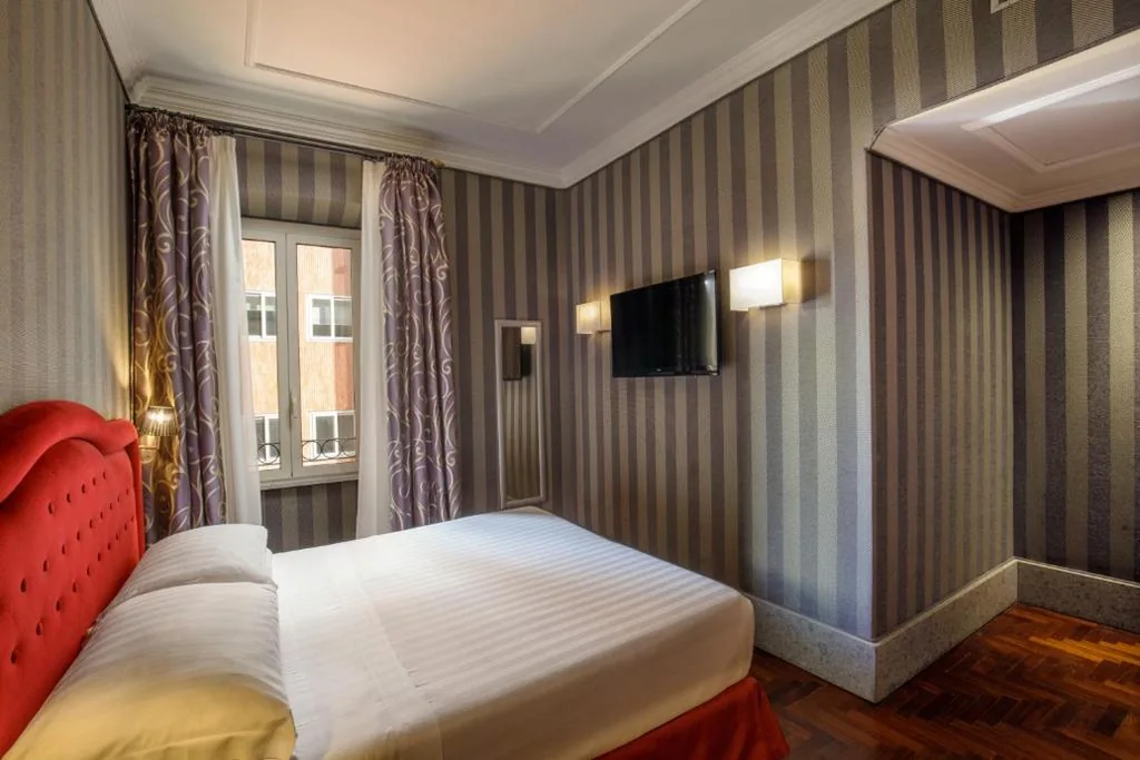 Standard Single Room — Hotel Royal Court