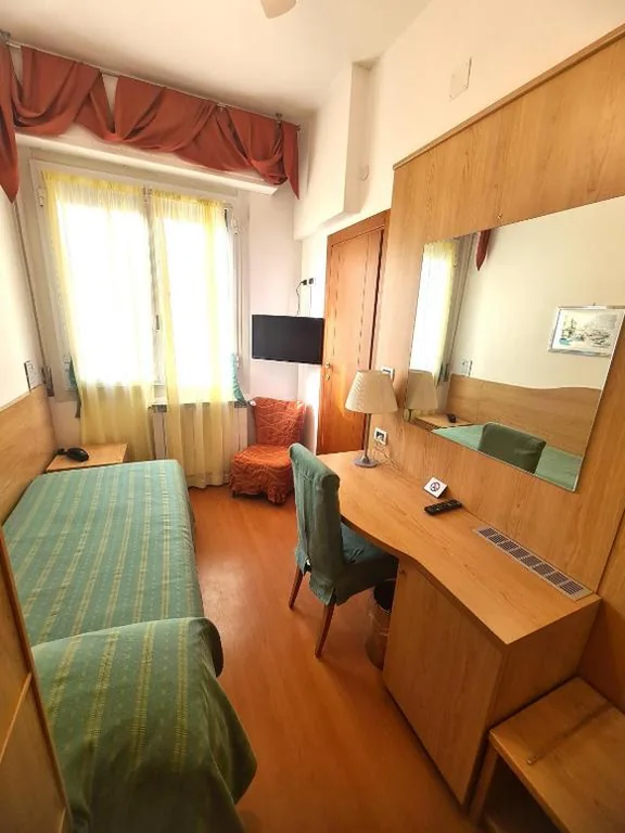 Standard Single Room — Hotel Zurigo