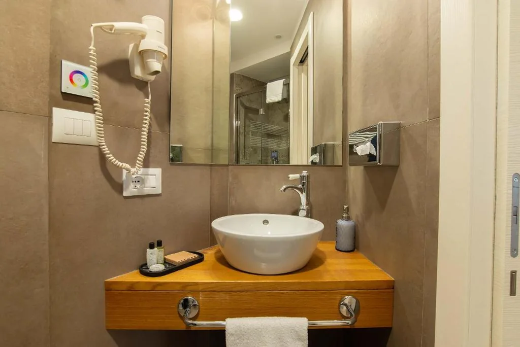 Superior Single Room — Hotel Elite
