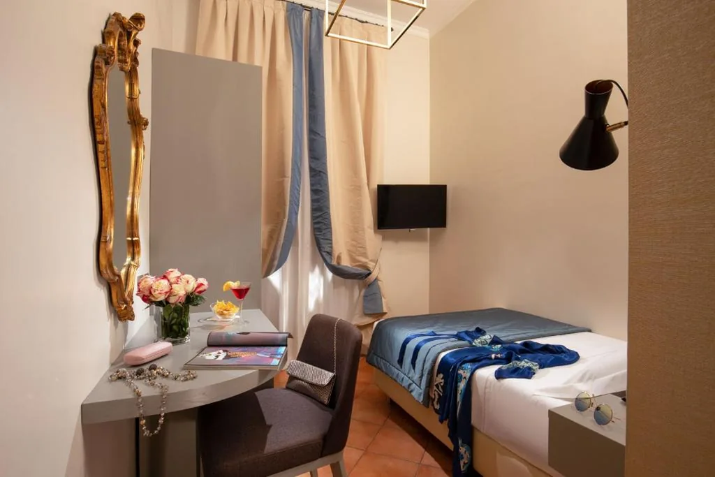 Camera Singola - Via dei Greci 23 — Hotel Mozart