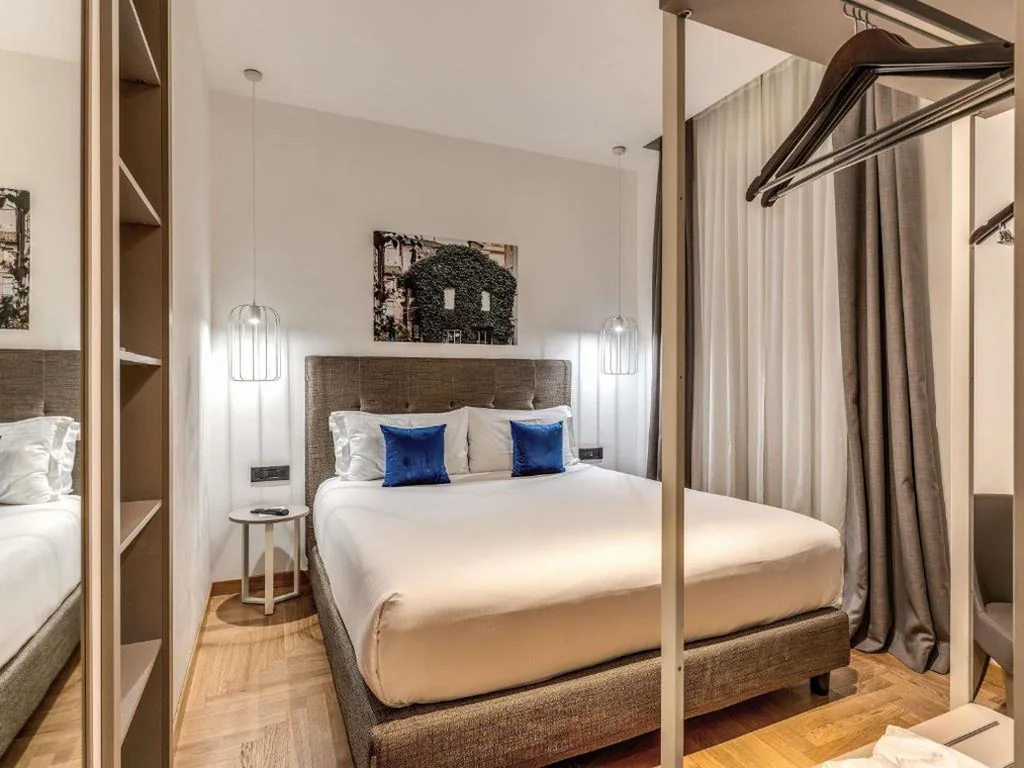 Camera Standard con 1 Letto Matrimoniale o 2 Letti Singoli e Vista Interna — Mercure Roma Centro Termini