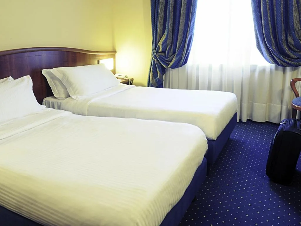 Camera Standard con 2 Letti Singoli — Mercure Genova San Biagio
