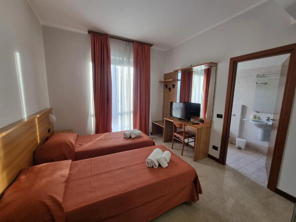 Standard Twin Room — Aba Hotel