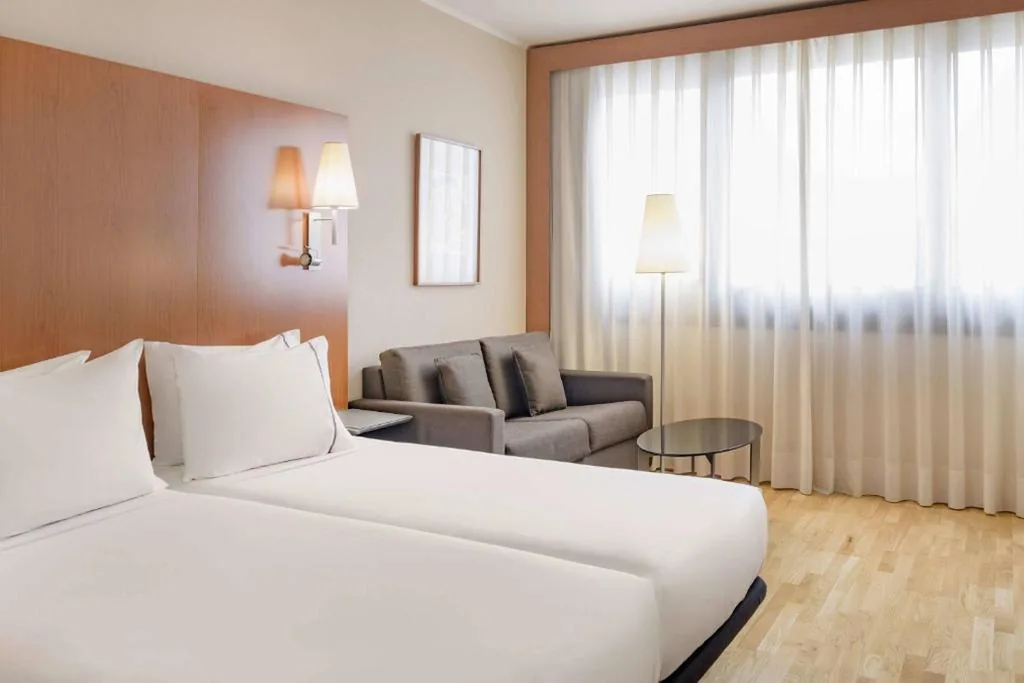 Camera Standard Doppia con Letti Singoli — AC Hotel Genova by Marriott