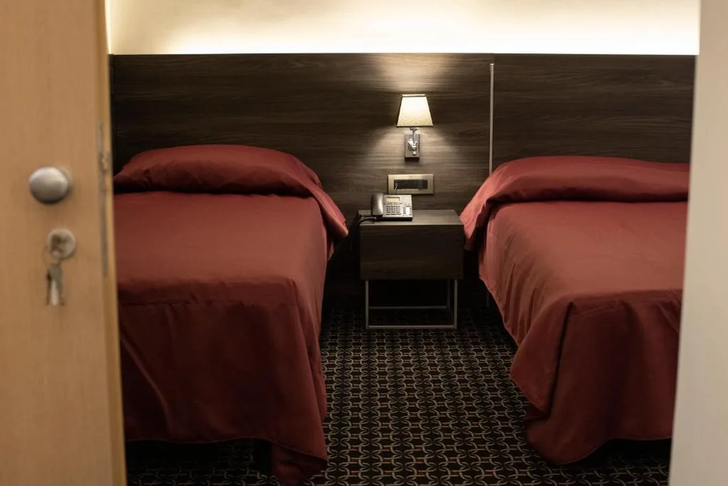 Standard Double Room with Single Beds on the 1st Floor - No Lift - Annexe — Gemelli Hotel
