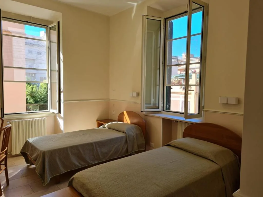 Camera Standard Doppia con Letti Singoli — Casa San Giuseppe