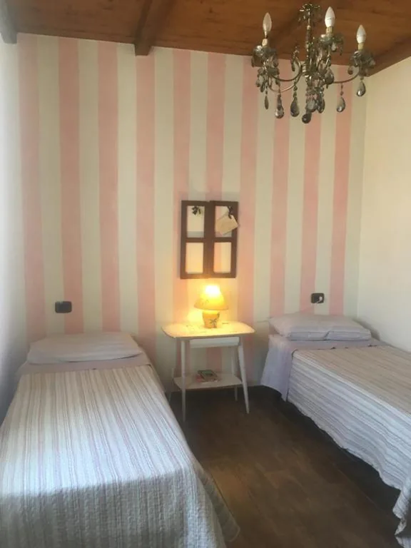 Standard Double Room with Single Beds with Shared Bathroom — B&B CM Ranch
