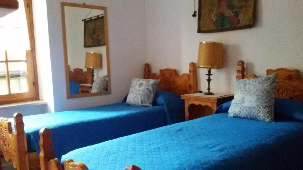 Camera Standard Doppia con Letti Singoli con Bagno in Comune — Cascina Torello