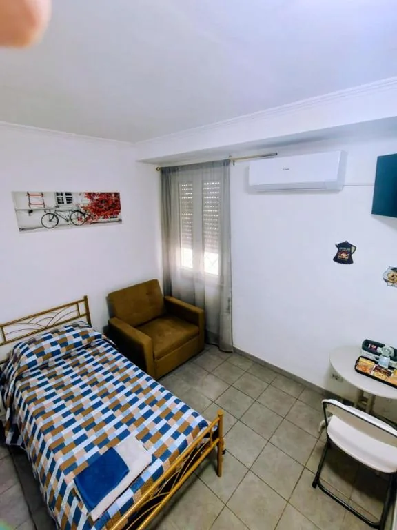 Camera Standard Doppia con Letti Singoli con Divano — M&C Rooms di Claudia
