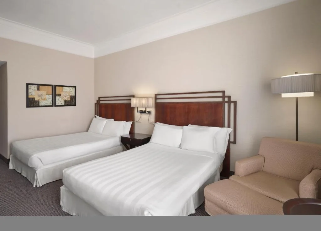 Camera Standard Doppia con Letti Singoli con Vista Piscina — Crowne Plaza Rome St. Peter’s by IHG