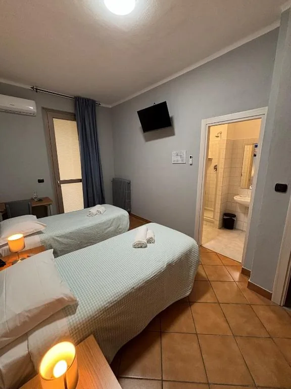 Camera Standard Doppia con Letti Singoli — DOMUS Hotel