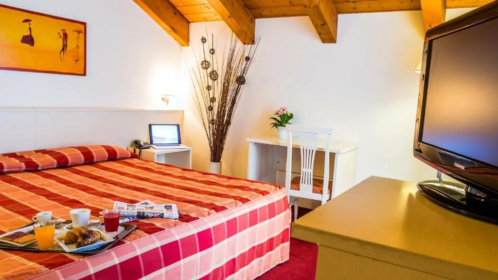 Camera Standard Doppia con Letti Singoli — Hotel Gallia